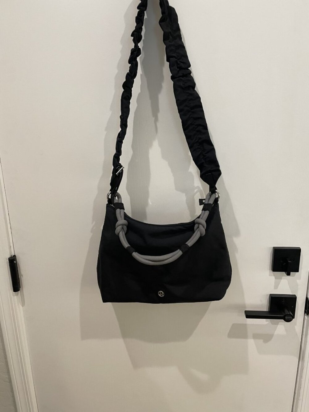 Lululemon Convertible Ruched Shoulder Strap or Crossbody Black Bag - Travel - Picture 2 of 5